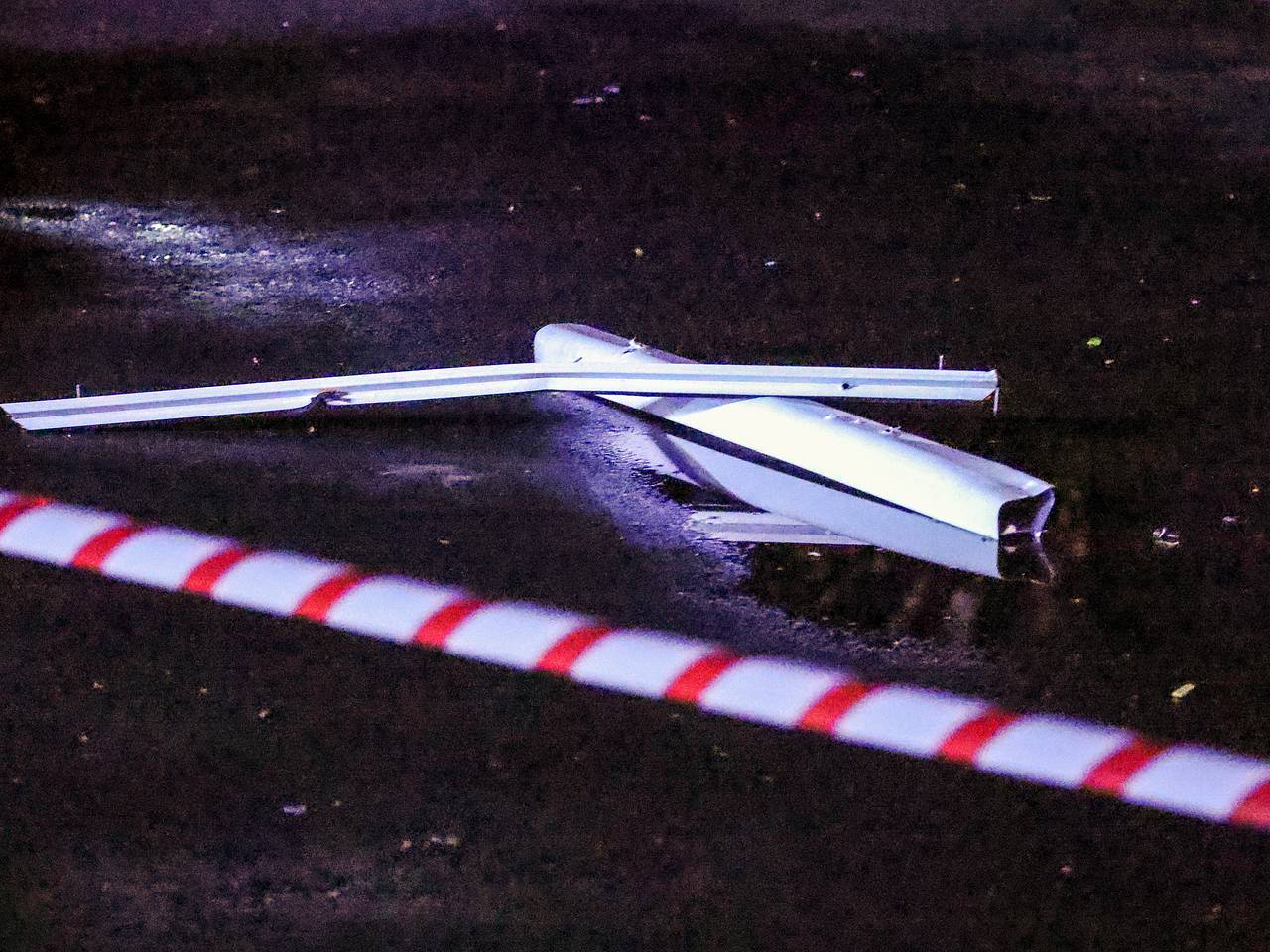 Обломки БПЛА упали на такси в Подмосковье