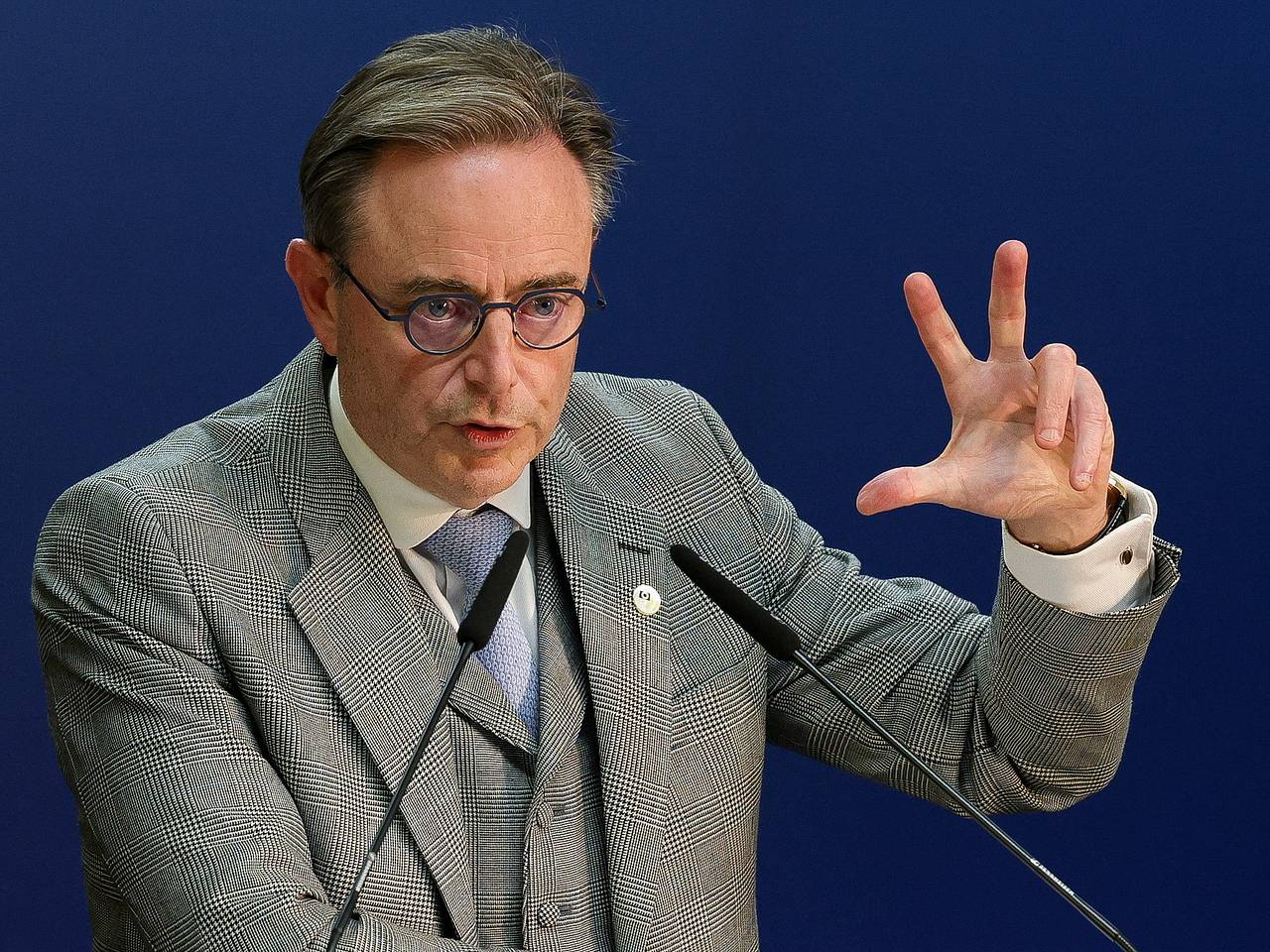 Премьера Бельгии заподозрили в тайной выгоде от активов России