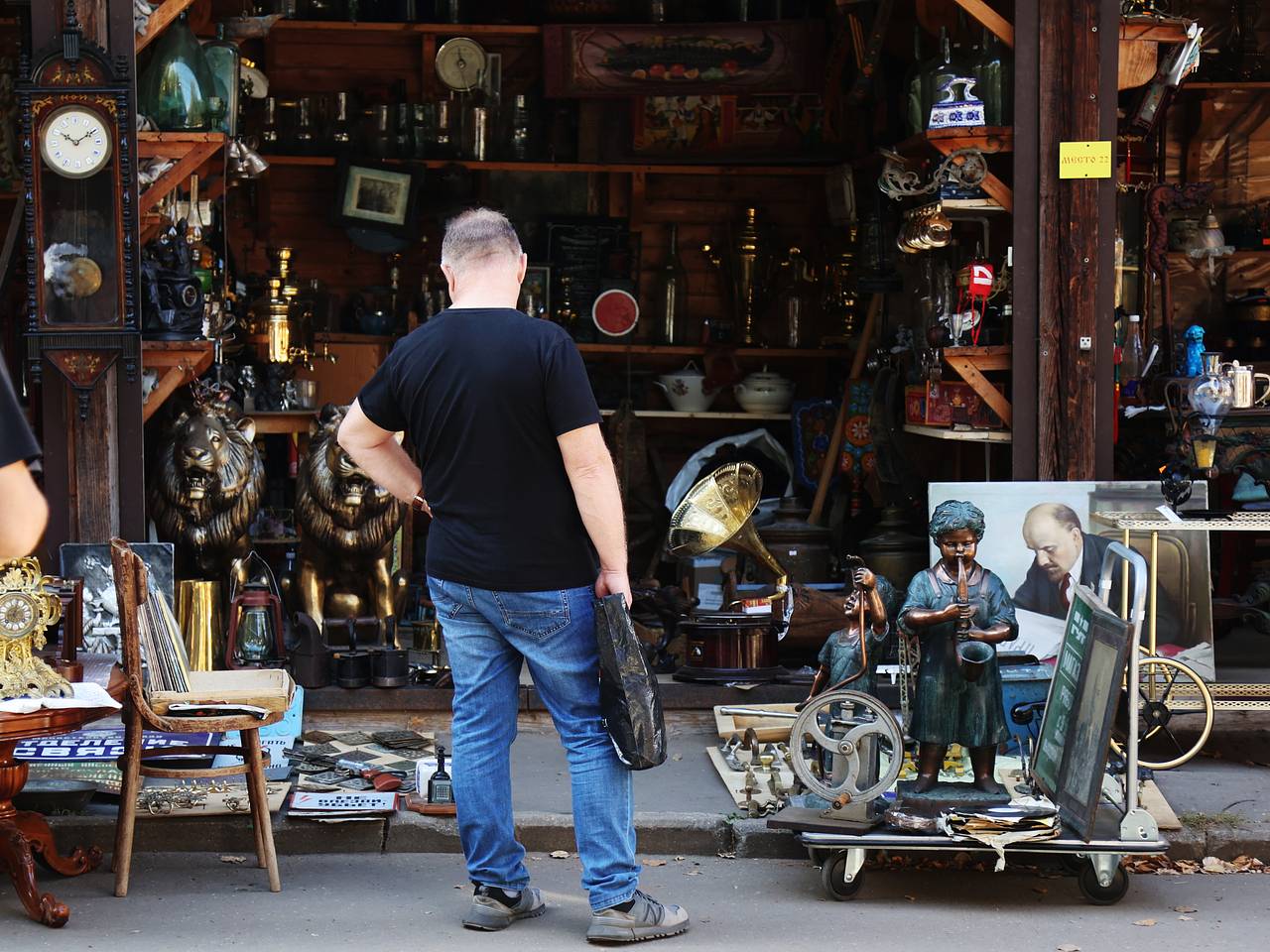 Россиянин собрал предметы из СССР на миллионы рублей