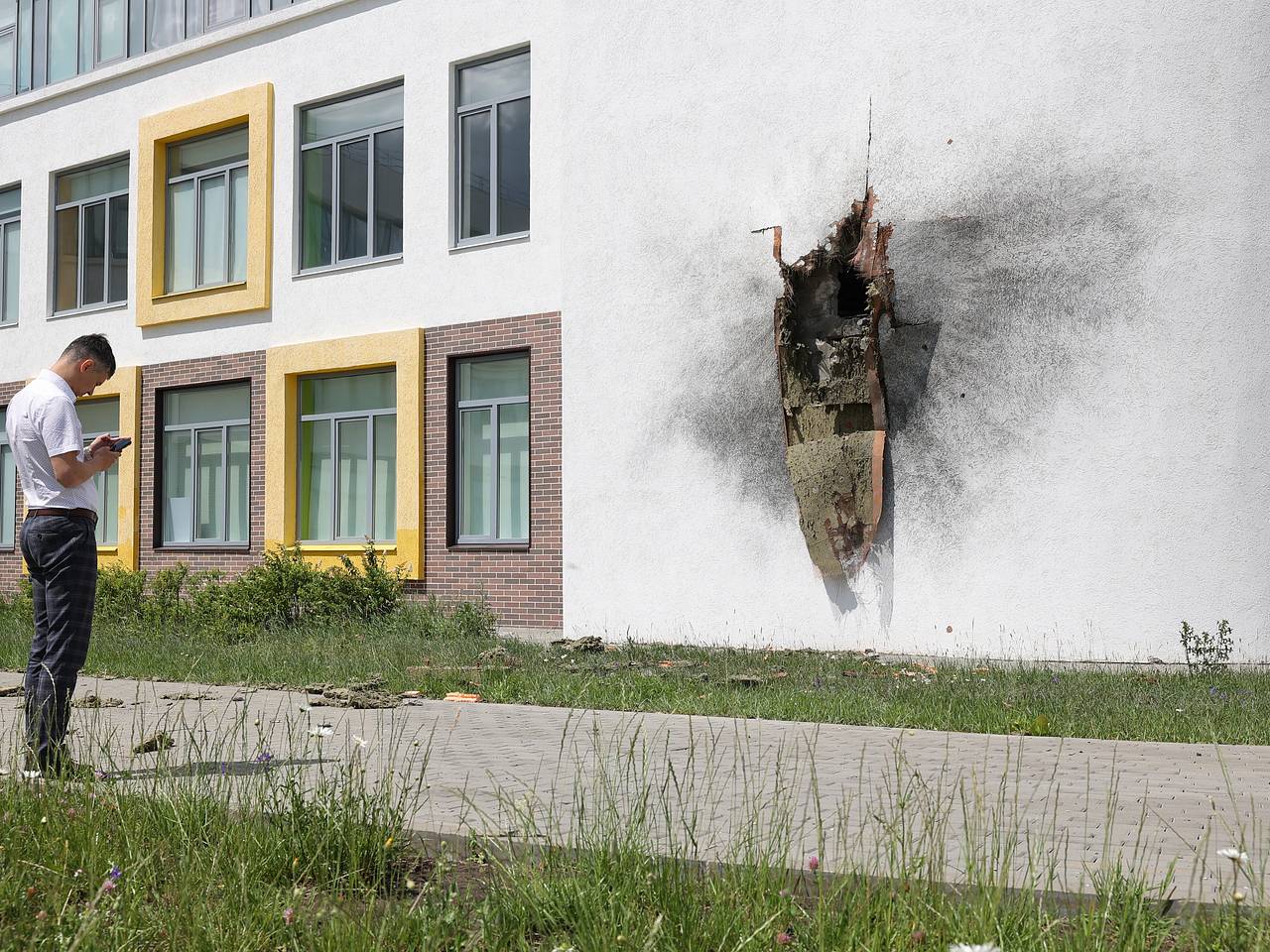 Военный связал массированные удары ВСУ по России с повторяющимся действием Зеленского