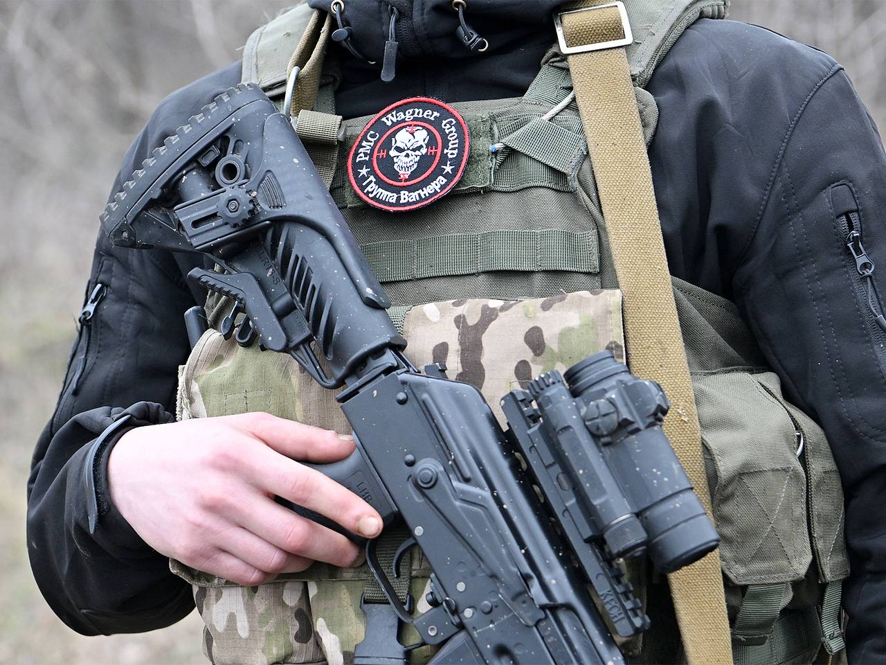 Человека в форме и с вручаемой посмертно медалью «Вагнера» прозвали восставшим из мертвых Человека в форме и с вручаемой посмертно медалью «Вагнера» прозвали восставшим из мертвых