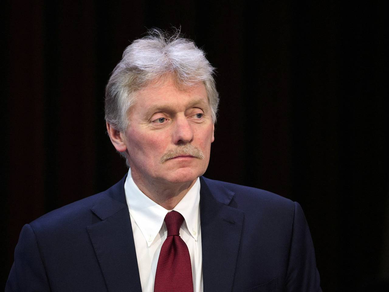 Песков ответил на вопрос о крестах на гербе России