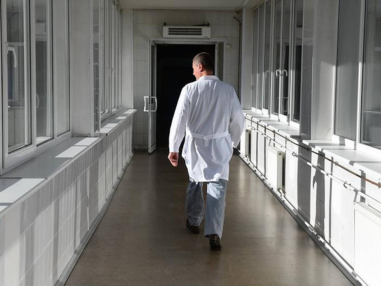 В России врач ввел инородное тело в анус женщины в никабе и был избит ее мужем