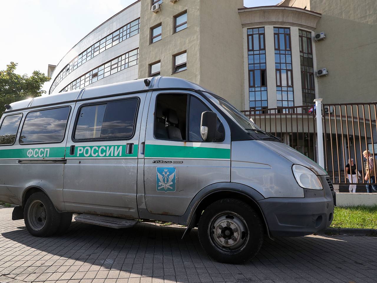 Сотрудники УФСИН спасли бывшую коллегу во время урагана в лесу