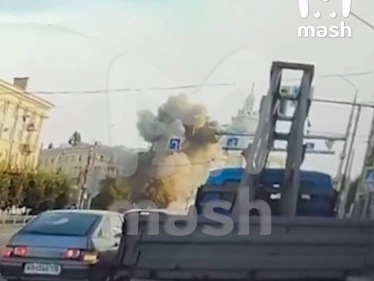Удар дрона ВСУ по многоквартирному жилому дому и взрыв в центре Воронежа сняли на видео