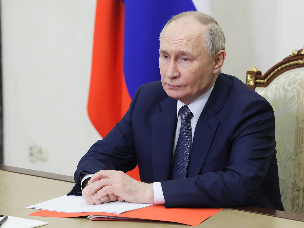 Путин заслушал доклады по безопасности Путин заслушал доклады по безопасности