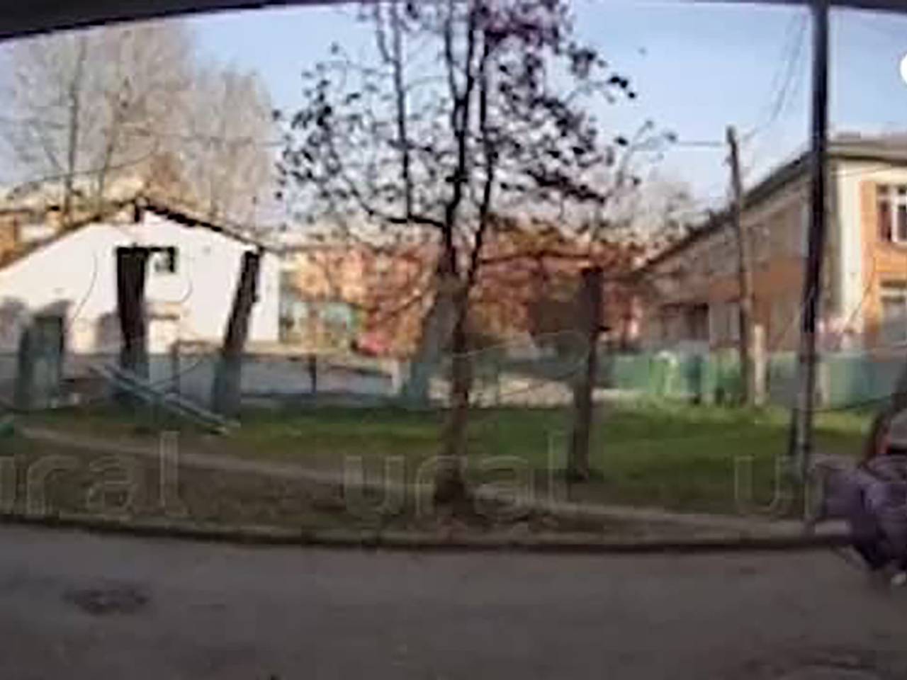 Мусоровоз переехал пенсионерку в российском городе и попал на видео