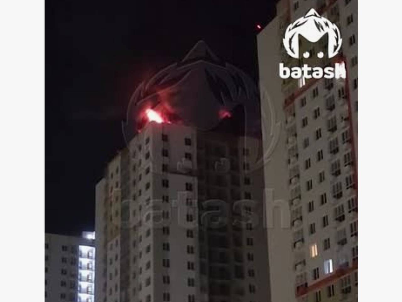 Сильный пожар в многоэтажке в российском городе-миллионнике попал на видео