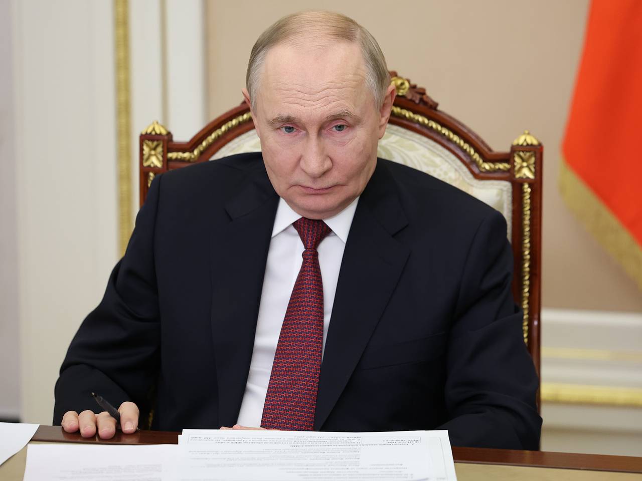 Путин подписал закон о запрете на автосписание денег за онлайн-подписки