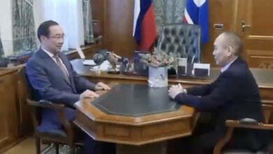 Глава Якутии подарил победившему солдата ВСУ в рукопашной схватке бойцу нож