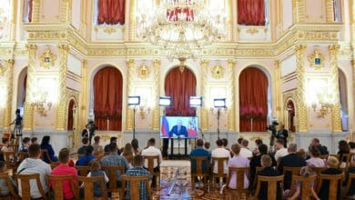 Путин наградил россиян за хорошее воспитание Путин наградил россиян за хорошее воспитание