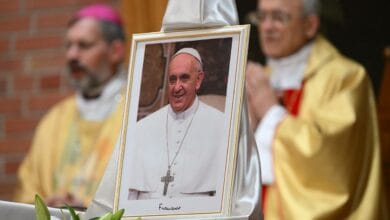 В России начались мессы в память о Папе Римском В России начались мессы в память о Папе Римском