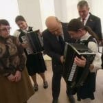 Мишустин сыграл на осетинской гармонике 6426c40a8b18e8f47fdfe16f8f0af704.jpg