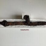 Древний меч нашли в могиле в России Древний меч нашли в могиле в России