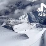 Россиянин впервые пролетел над Эльбрусом на мотопараплане Россиянин впервые пролетел над Эльбрусом на мотопараплане