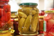 Врач назвала признаки ведущей к кишечному отравлению пищи