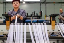 Возобновление производства агиттекстиля 1930-х в России: история и новая коллекция из Иваново Производство репрессированного в 1930-х годах агиттекстиля возобновили в России