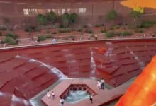 В России открыли амфитеатр с водопадом В России открыли амфитеатр с водопадом