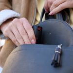 Неизвестная с перцовым баллончиком напала на школьницу в российском городе Неизвестная с перцовым баллончиком напала на школьницу в российском городе