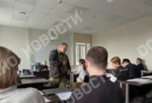 Московских студентов обыскали с собакой прямо во время пар