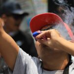 Врач сравнила вред от сигарет и вейпов