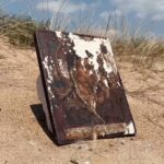 На берег Анапы выбросило таинственный образ Богородицы