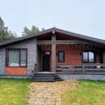 Уютный дачный дом в современном обустроенном поселке, идеальный для первой покупки в России