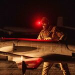 Последствия атаки беспилотников ВСУ на жилой дом в Волгограде, повреждения балконов