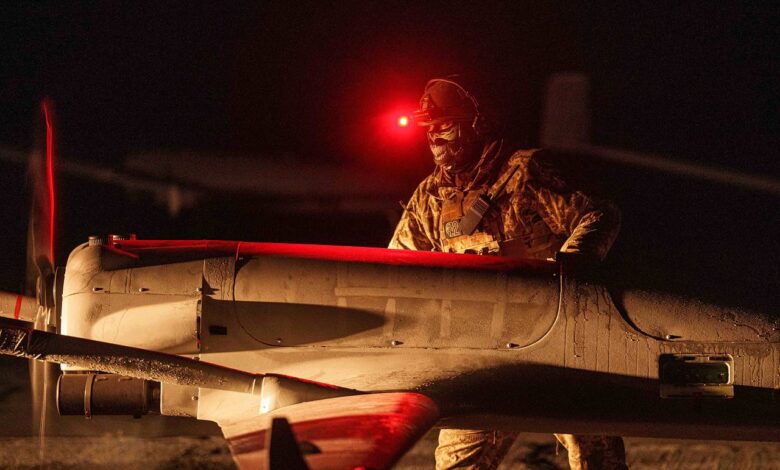 Последствия атаки беспилотников ВСУ на жилой дом в Волгограде, повреждения балконов