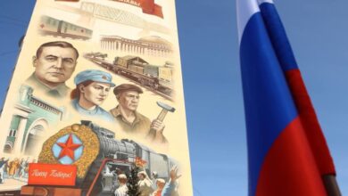 Патриотический мурал в честь подвига железнодорожников открыли в Новосибирске