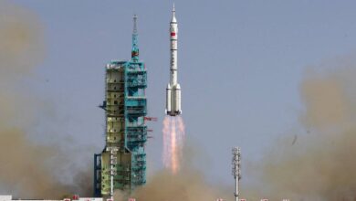 Китайские космонавты застряли на орбите: угроза космического мусора Китайские космонавты на орбите: задержка возвращения из-за космического мусора