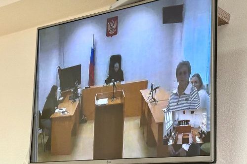 Зал суда Новосибирска: директор школы №5 Татарска Людмила Лиховец