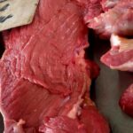Говядина в Новосибирске дорожает: причины роста цен, ситуация на рынке и прогнозы экспертов «Стоит дорого, большинству не по карману»: говядина в Новосибирской области из-за роста цен стала элитным мясом