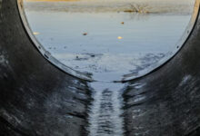 Новосибирск: Режим повышенной готовности на Учительской из-за коллектора Ельцовки-1