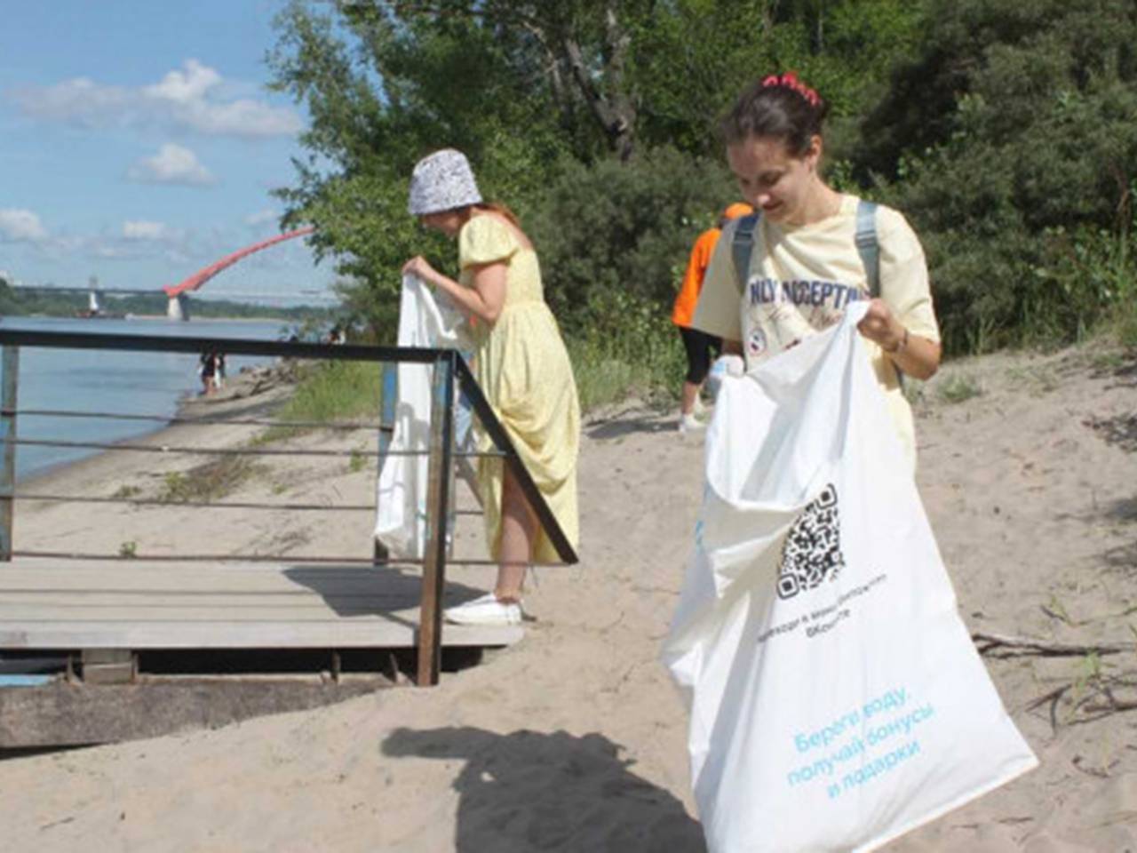 На острове Кораблик в Новосибирской области провели уборку в рамках акции «Вода России»