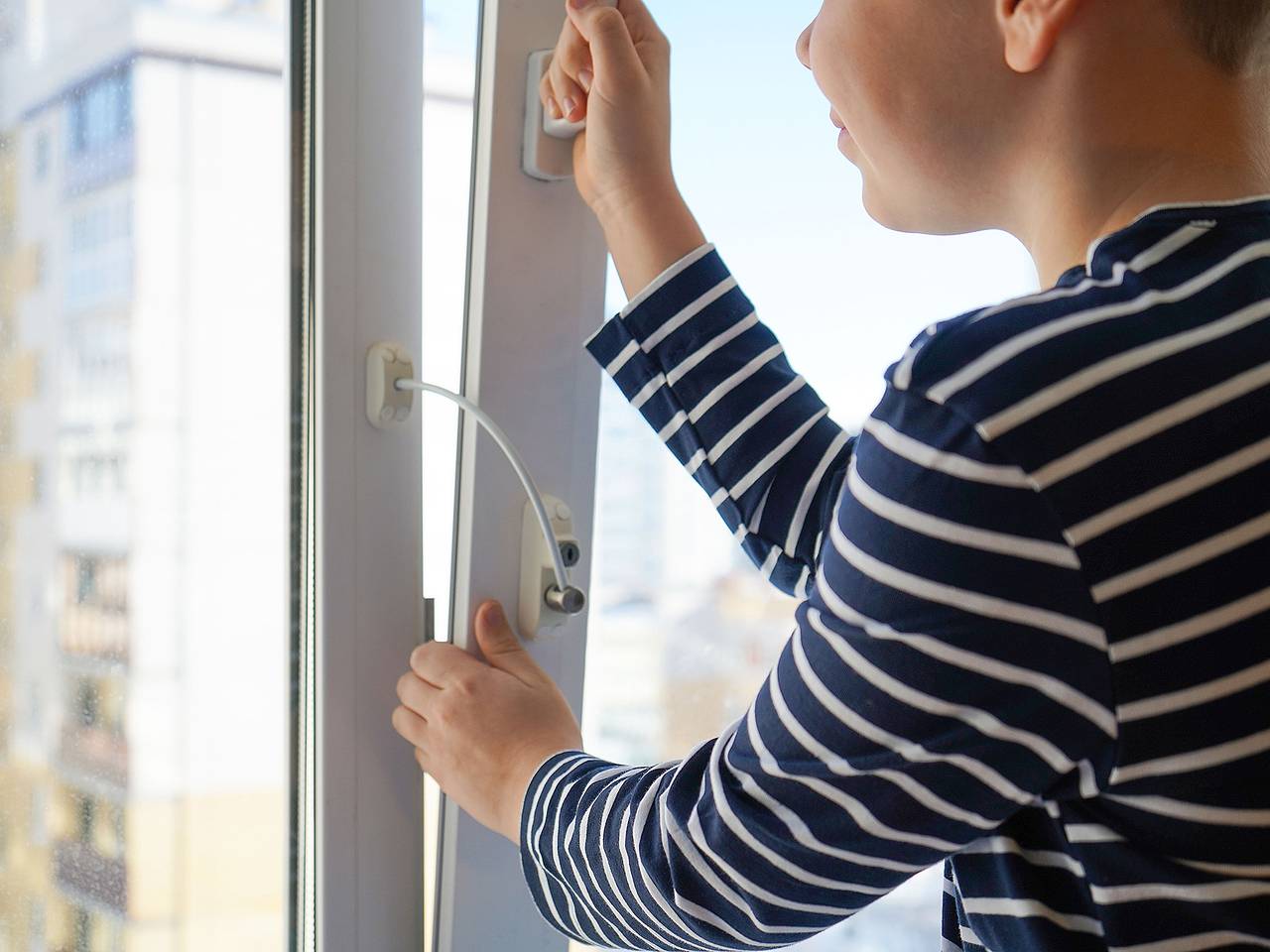 В российском городе пятилетний ребенок упал с восьмого этажа и выжил