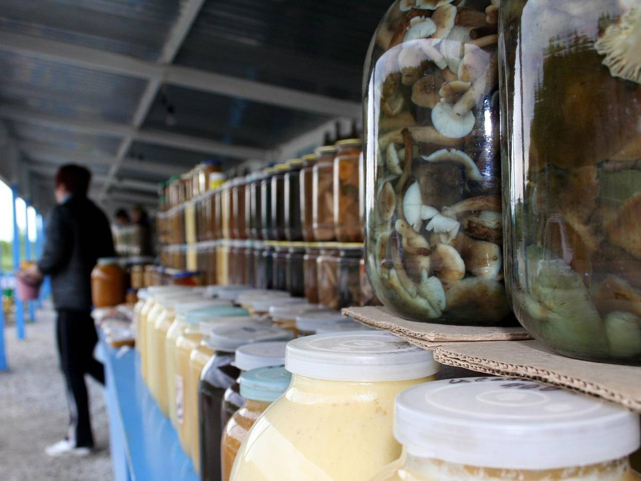 Россияне заразились ботулизмом из-за закруток