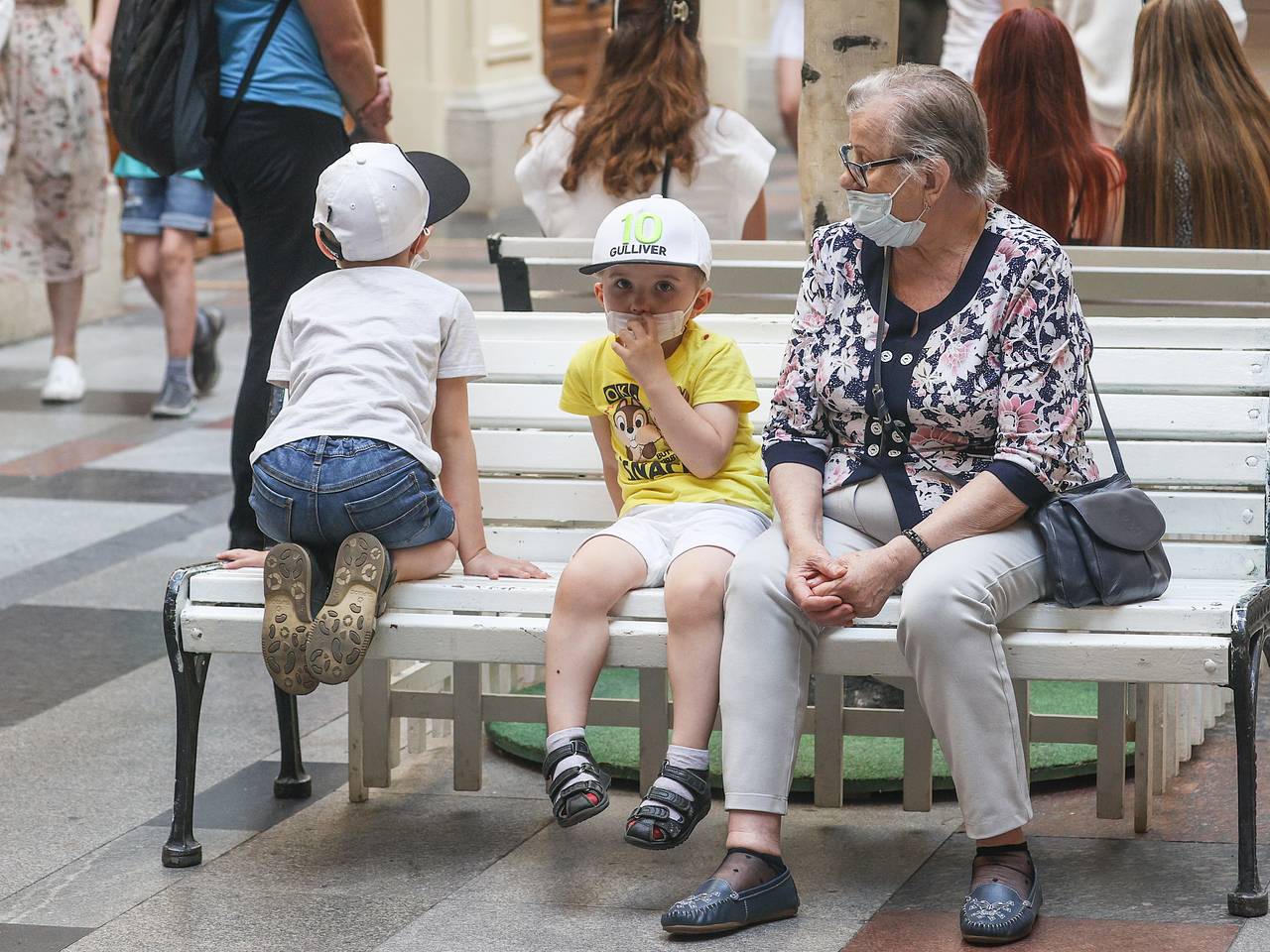 В России предложили начислять пенсионные баллы за воспитание внуков