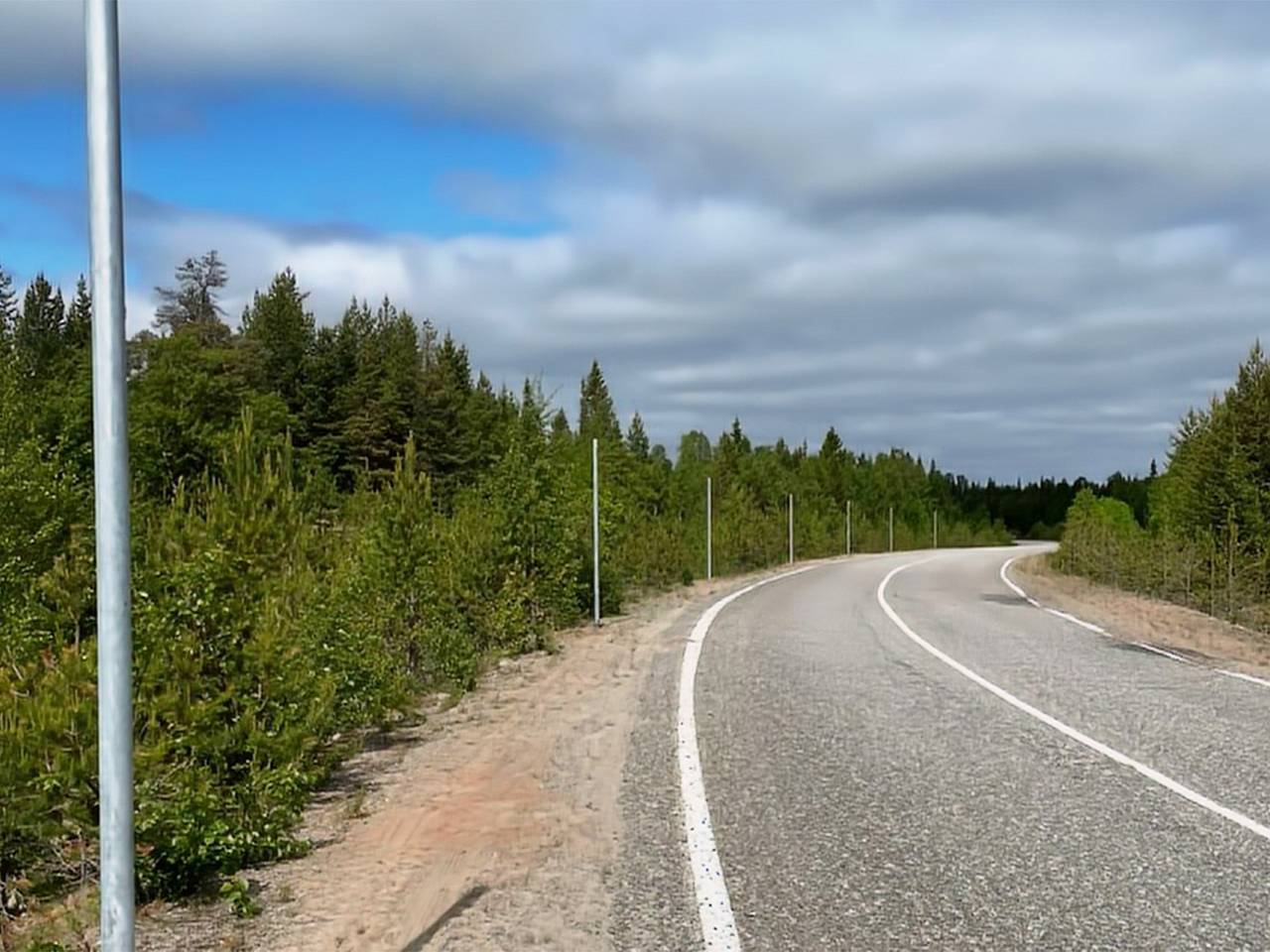 На дорогах Мурманской области установят недостающие дорожные знаки