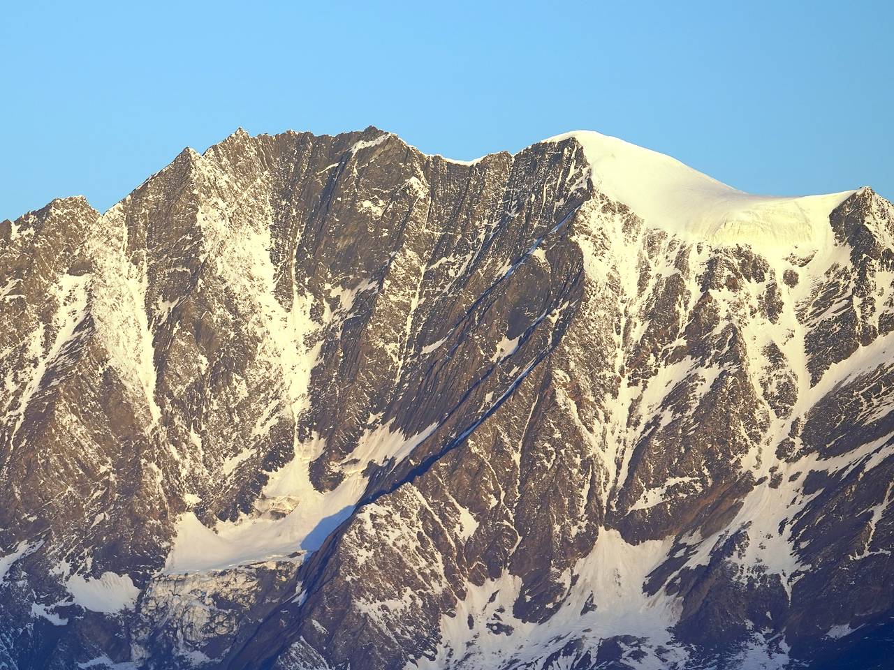 Студенты из Дагестана покорили гору Диклосмта впервые за 133 года