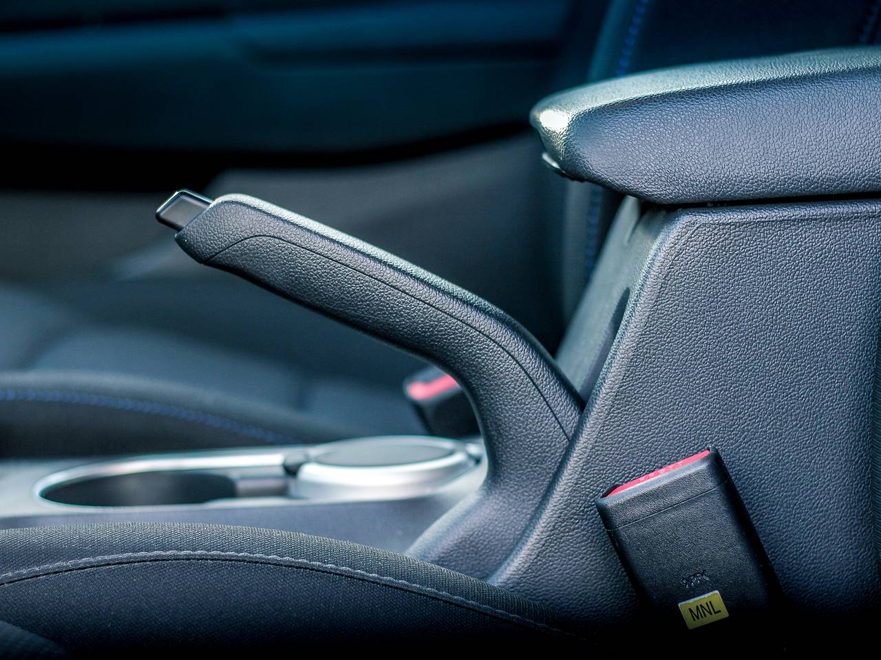 Под Москвой не поставленный на ручник автомобиль переехал пенсионерку