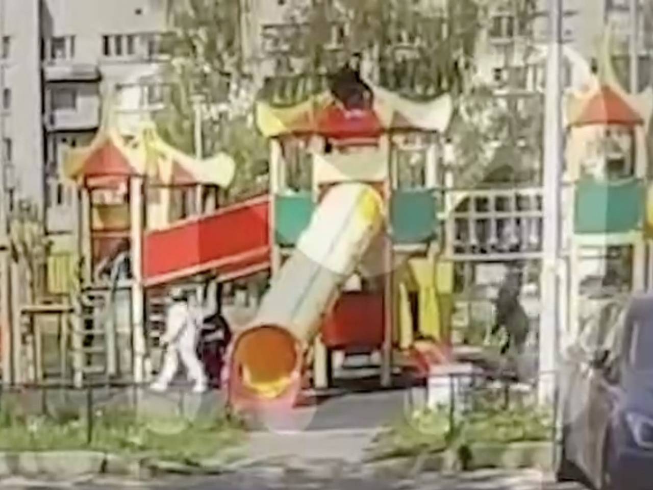 Российский школьник получил разрыв почки во время игры на детской площадке