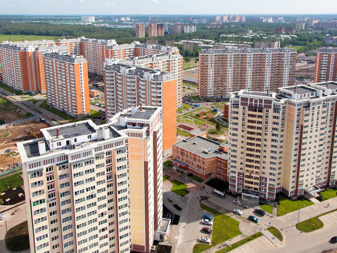 В городском округе Лобня строители приступили к реконструкции тротуаров