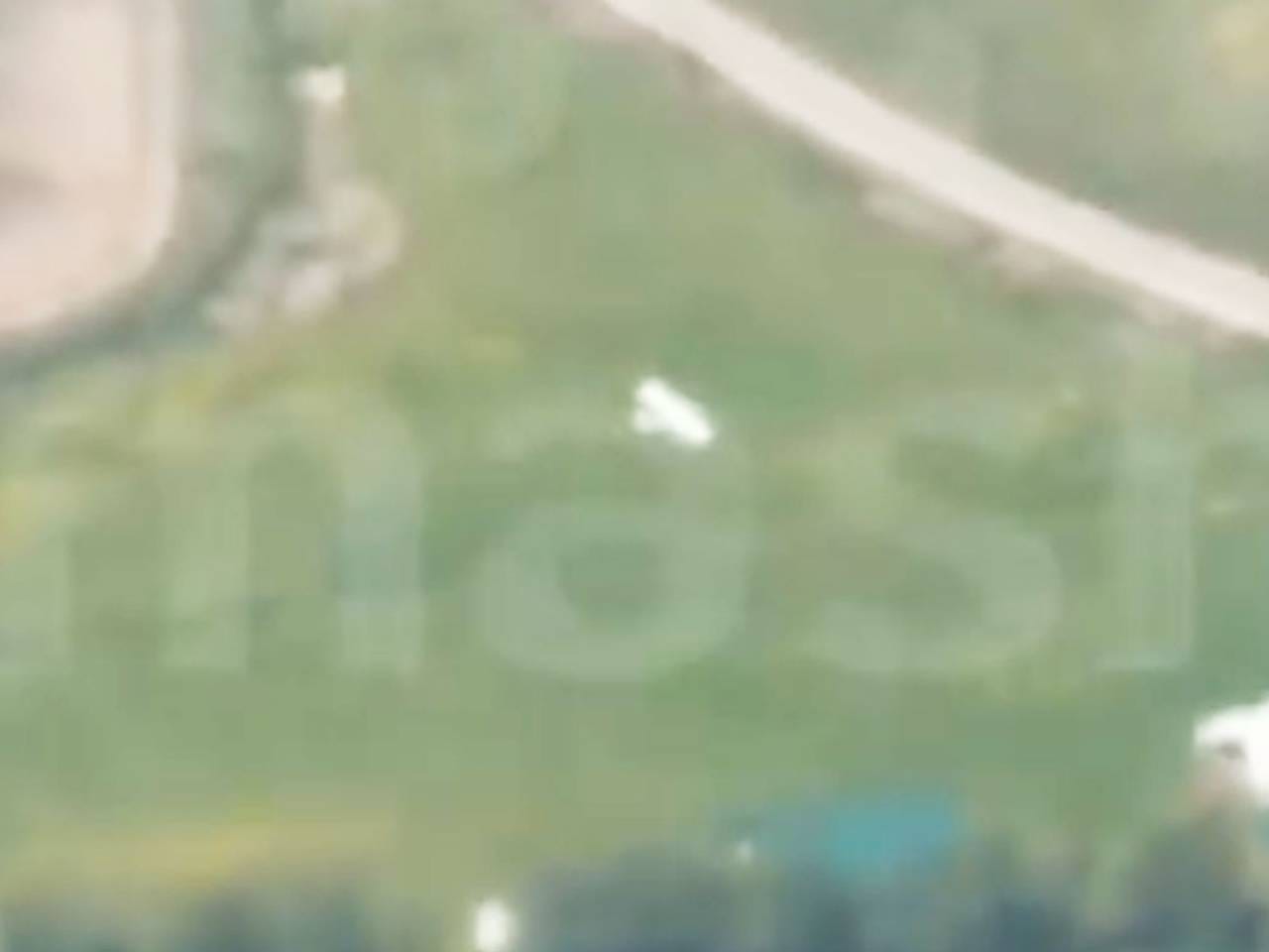 Летевший в сторону Москвы беспилотник сняли на видео из окна самолета