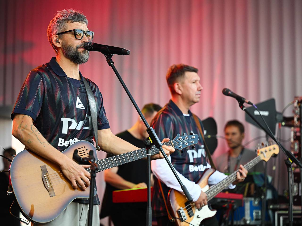 На фестивале «Пикник Афиши х Сбер» выступят группы «Руки Вверх!» и Uma2rman