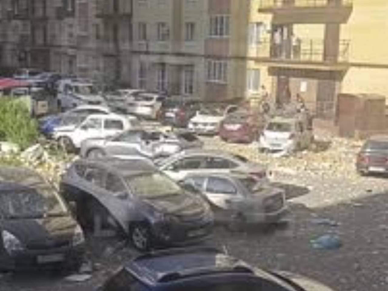 Выбегающих после взрыва в многоэтажке россиян сняли на видео