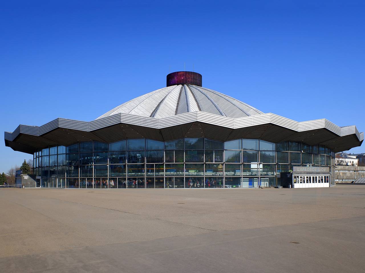 Иностранный воздушный гимнаст рухнул на арену с семи метров в Большом Московском цирке