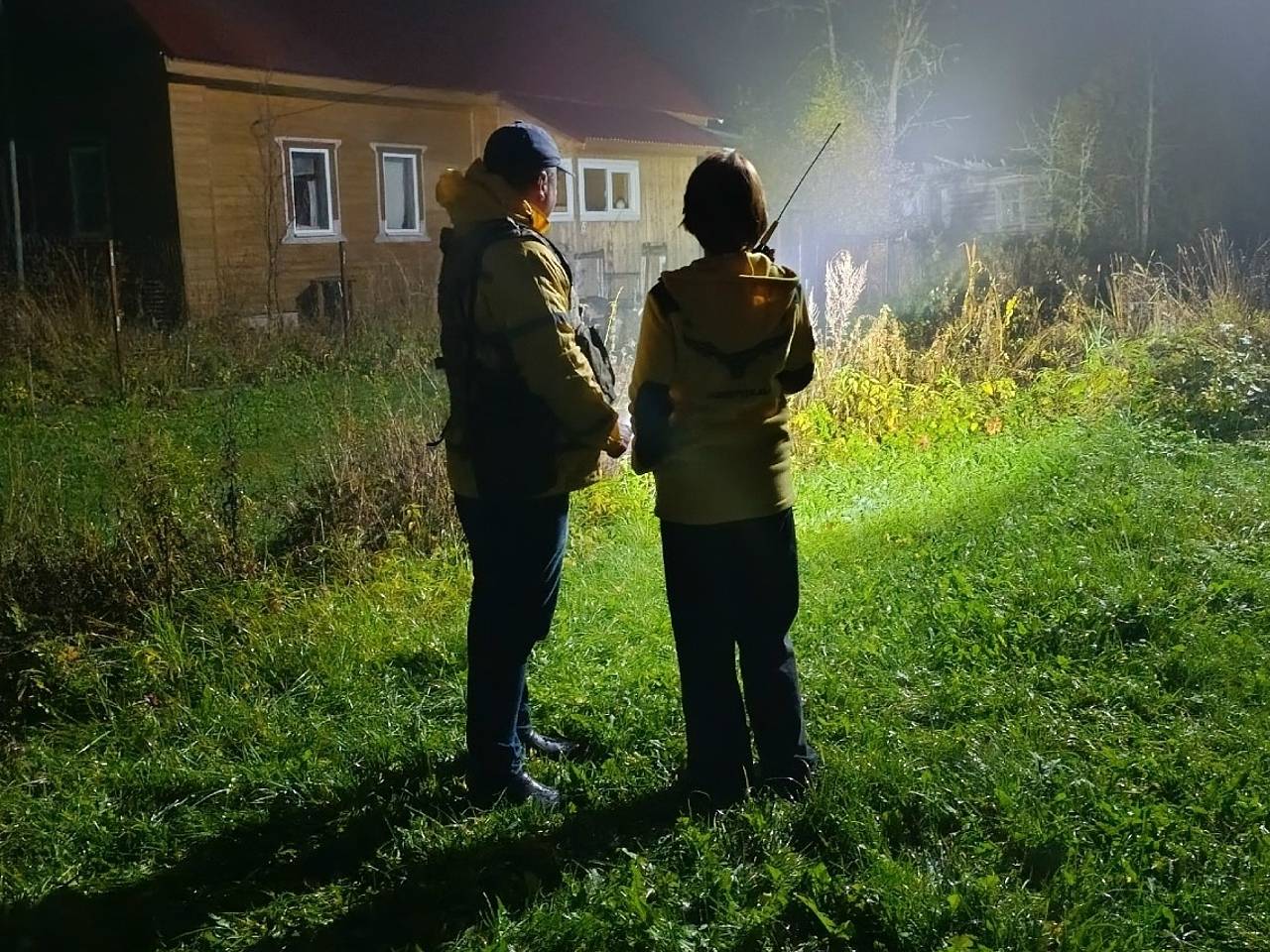 В Тверской области волонтеры нашли потерявшуюся в лесу пенсионерку благодаря песне В Тверской области волонтеры нашли потерявшуюся в лесу пенсионерку благодаря песне