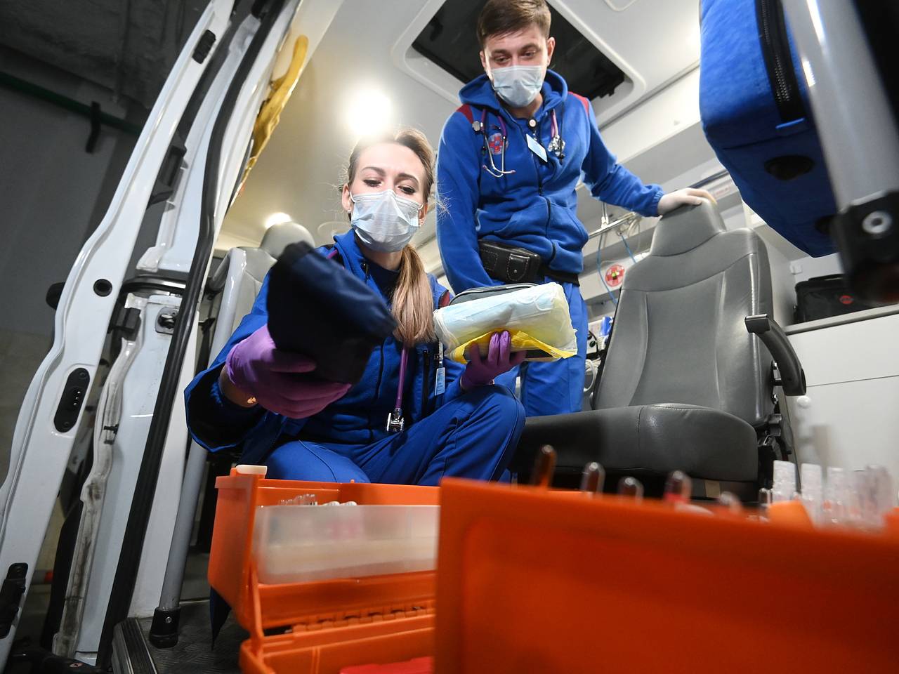 В Москве бык проломил мужчине череп