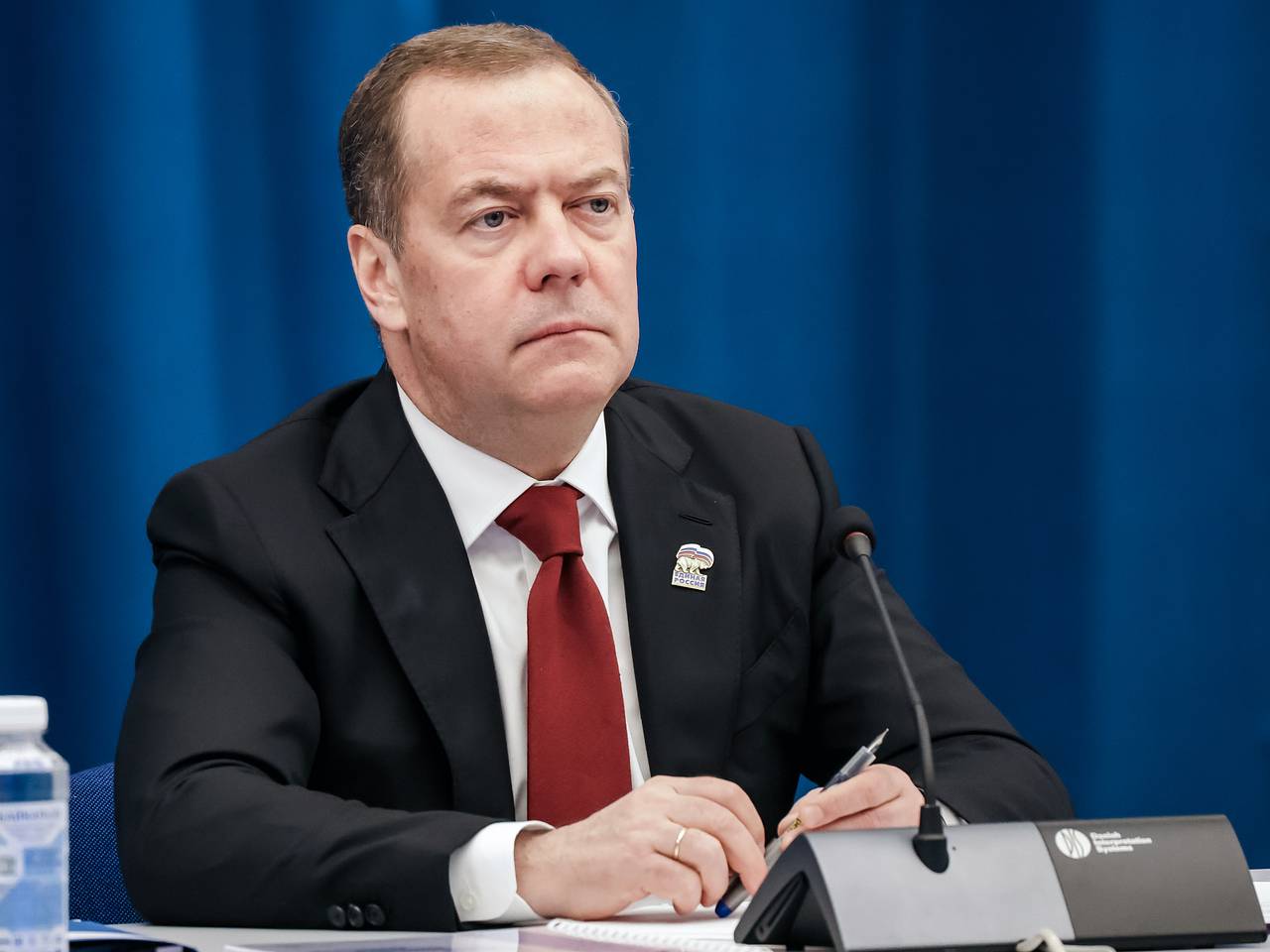 Медведев присоединился к совещанию Путина по Украине по возвращении из командировки